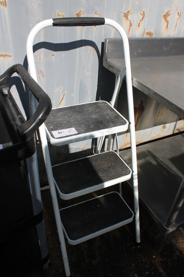 White and Black 3 Tier Stepladder. - Image 2 of 2