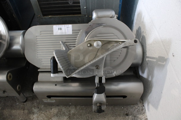 Globe Stainless Steel Commercial Countertop Automatic Meat Slicer w/ Blade Sharpener. 27x20x20. Tested and Working!