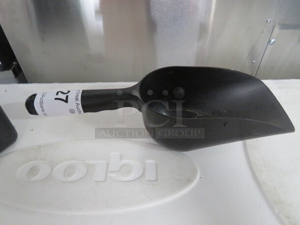 One Poly Scoop. - Image 1 of 1