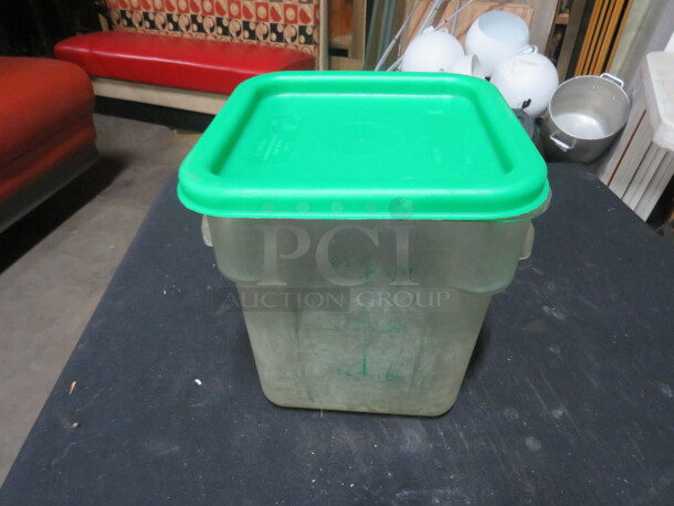 4 Quart Food Storage Container With Lid. 2XBID - Image 1 of 1