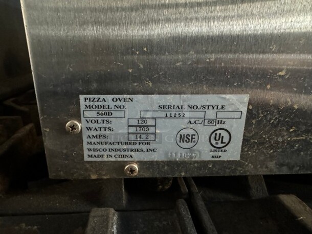 Avantco 560D  Stainless Steel Countertop Pizza / Snack Oven with Adjustable Thermostatic Control - 120V, 1700W - Image 4 of 5