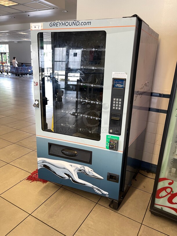 Working! Seaga Infinity INF5S Commercial Snack Vending Machine Made In The USA  Cash Or CC NSF 115 Volt Tested and Working! Currently In Use!  - Image 8 of 8