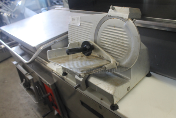 Globe C10 Stainless Steel Commercial Countertop Meat Slicer w/ Blade Sharpener. 115 Volts, 1 Phase. Tested and Working! - Image 3 of 5