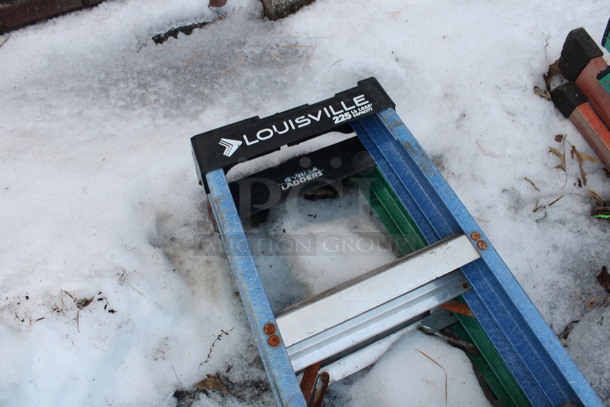 2 Ladders; Louisville Blue 225 Pound Capacity 7' and 6' Green. 2 Times Your Bid! - Image 2 of 5