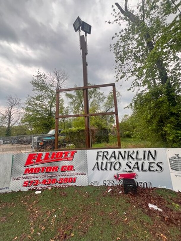 Posts Field Lighting is mounted onto. Telephone Type Posts.
Sponsor Signs Not Included

BUYER REMOVAL 
**LABOR FOR REMOVAL ADDITIONAL FEE, CONTACT MISSOURI DIVISION FOR LABOR QUOTE OR ADDITIONAL QUESTIONS. - Image 2 of 2