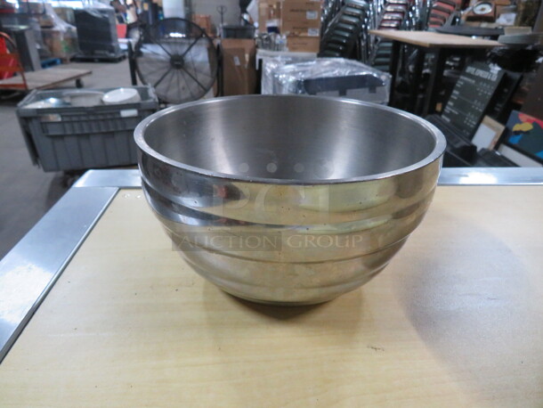 One Vollrath Double Wall Beehive 1.7 Quart Serving Bowl. #46590. $42.55