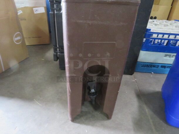 One Cambro 4.75 Gallon Insulated Portable Drink Carrier. Model# 500LCD. $147.00. - Image 2 of 2