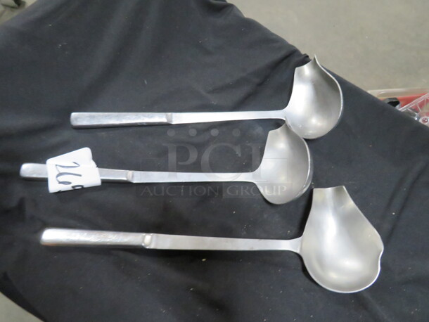 Vollrath Stainless Steel Spoon/Scoop. 3XBID