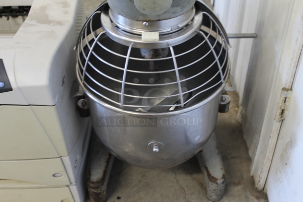 Hobart A200 Metal Commercial Countertop 20 Quart Planetary Dough Mixer w/ Stainless Steel Mixing Bowl, Bowl Guard and Dough Hook Attachment. 115 Volts, 1 Phase. Tested and Working! - Image 2 of 4