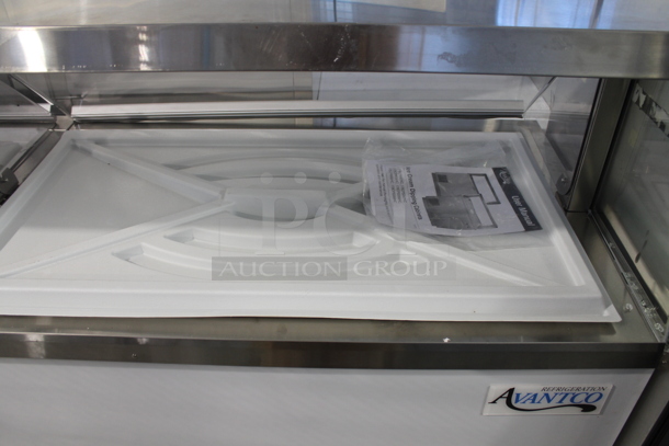 BRAND NEW SCRATCH AND DENT! Avantco 178CPW88HC Stainless Steel Commercial Ice Cream Dipping Cabinet w/ Poly Tub Collars. Tested and Working! - Image 3 of 6