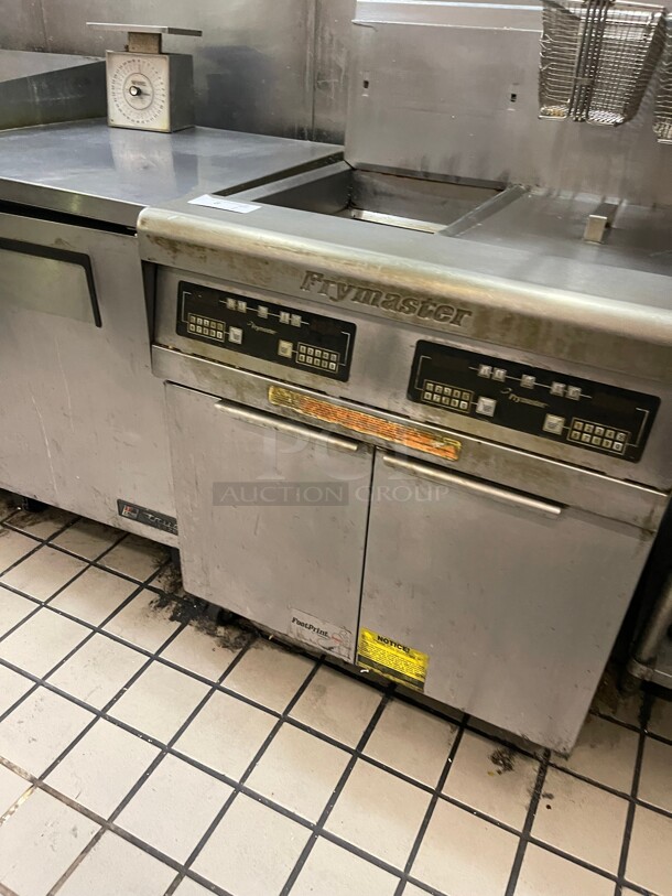 Frymaster FPP235 Gas Fryer - (2) 35 lb Vats, Double Floor Model, With Automatic Filtration System Natural Gas NSF Tested and Working! 31x34x37 - Image 2 of 10
