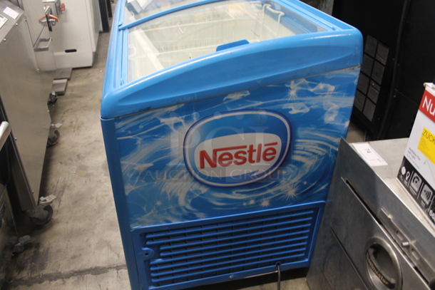 AHT RIO S 125 Metal Commercial Chest Freezer Merchandiser on Commercial Casters. 120 Volts, 1 Phase. Tested and Powers On But Does Not Get Cold - Image 3 of 7