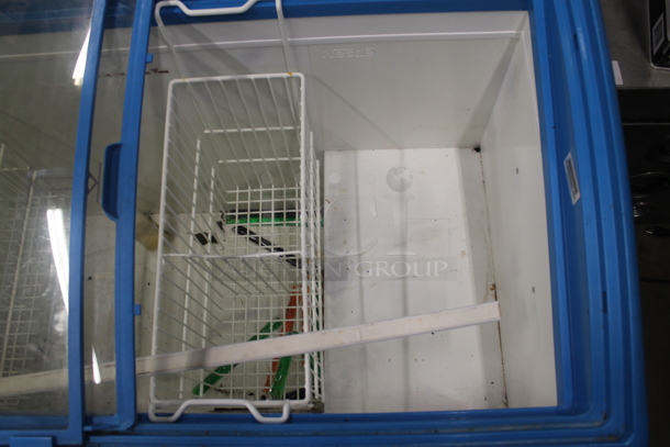 AHT RIO S 125 Metal Commercial Chest Freezer Merchandiser on Commercial Casters. 120 Volts, 1 Phase. Tested and Powers On But Does Not Get Cold - Image 5 of 7