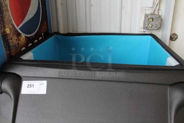 BRAND NEW SCRATCH AND DENT! Manitowoc D570 Stainless Steel Commercial Ice Bin.  - Image 5 of 8