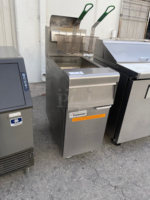 Late Model! Frymaster MJ150 Natural Gas Floor Commercial Fryer 40-50 lb. - 122,000 BTU NSF Tested and Working! 16x32x50 - Image 4 of 9