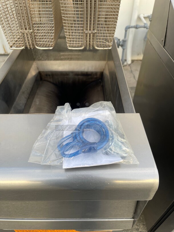 Late Model! Frymaster MJ150 Natural Gas Floor Commercial Fryer 40-50 lb. - 122,000 BTU NSF Tested and Working! 16x32x50 - Image 9 of 9