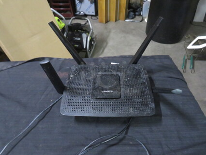 One Linksys MR9000 Tri Band Mesh WiFi  5 Router.