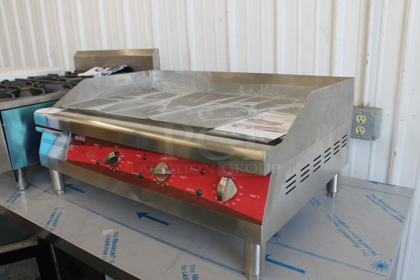 BRAND NEW SCRATCH AND DENT! 2023 Avantco 177EG30N Stainless Steel Commercial Countertop Electric Powered Flat Top Griddle w/ Thermostatic Controls. 208/240 Volts, 1 Phase. - Image 4 of 5