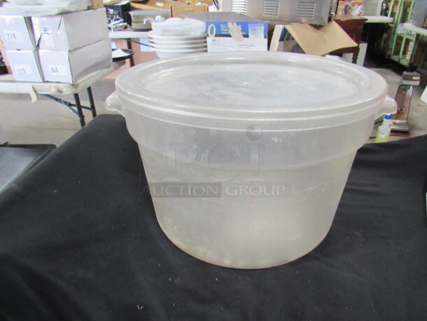 One 10 Quart Food Storage Container With Lid. - Image 1 of 1