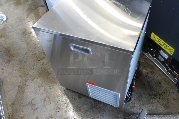 BRAND NEW SCRATCH AND DENT! Whynter FIM-450HS Freestanding Ice Maker Machine 44lbs Daily Stainless. 115 Volts, 1 Phase. Tested and Working! - Image 4 of 5