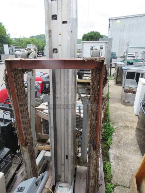 One Genie Duck Jack. Super Lift 650lb 24 Ft. #SLC-24. $3880.04 - Image 2 of 3