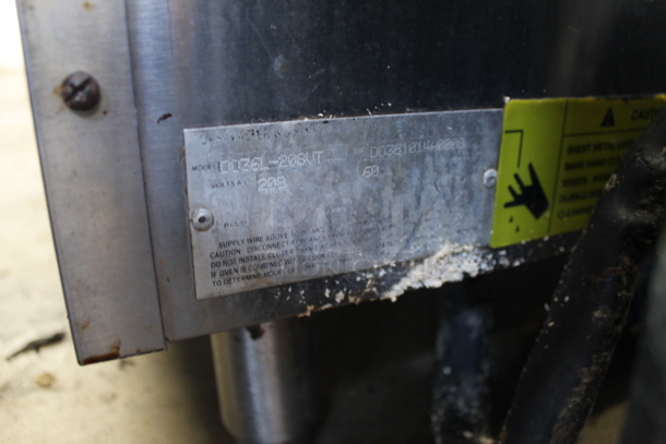 DO36L-208VT Stainless Steel Commercial Electric Powered 6 Burner Hot Plate Range w/ Oven and Over Shelf. 208 Volts.  - Image 7 of 7