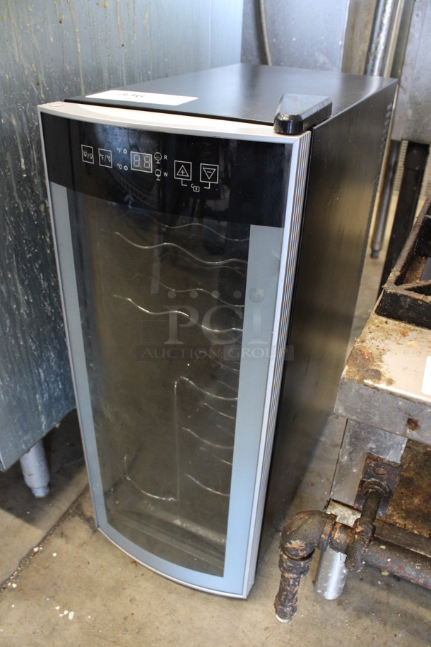 Avanti Model EWC1201 Metal Mini Wine Chiller Merchandiser. 115 Volts, 1 Phase. 10x20x25. Tested and Working! - Image 2 of 5