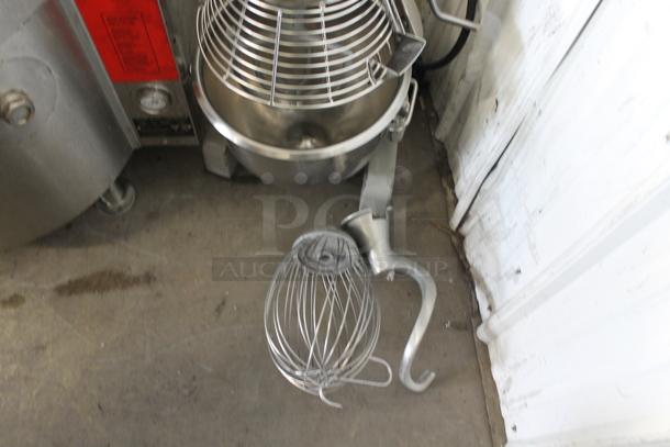 Globe SP20 Metal Commercial Countertop 20 Quart Planetary Dough Mixer w/ Stainless Steel Mixing Bowl, Bowl Guard, Paddle, Whisk and Dough Hook Attachments. 110 Volts, 1 Phase. Tested and Working! - Image 3 of 7