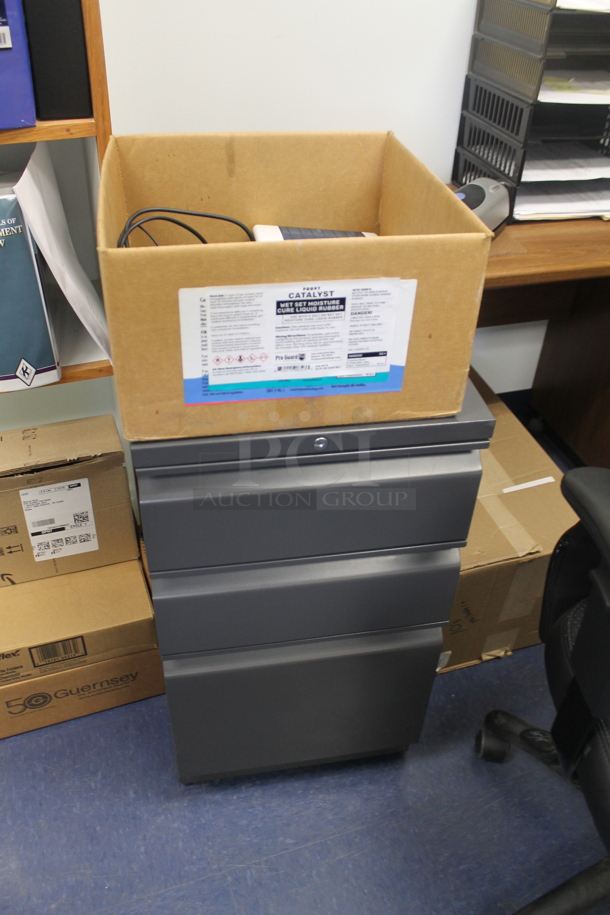 ALL ONE MONEY! ROOM LOT of Various Items Including Desk, Chair, Computer and Printer. BUYER MUST REMOVE. - Image 4 of 12