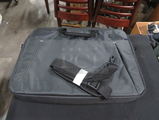 NEW HP Computer Carry Bag, With Shoulder Strap. Holds Up To A 17 Inch Laptop. 4XBID