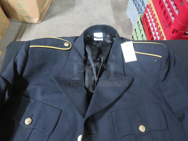 One Vintage Size 43 Regular Military Jacket - Image 2 of 3