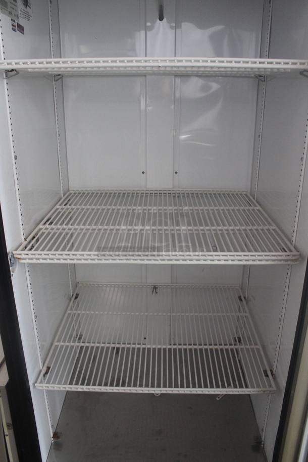 True GDM-26 Metal Commercial Single Door Reach In Cooler Merchandiser w/ Poly Coated Racks. 115 Volts, 1 Phase. Tested and Powers On But Does Not Get Cold - Image 6 of 7