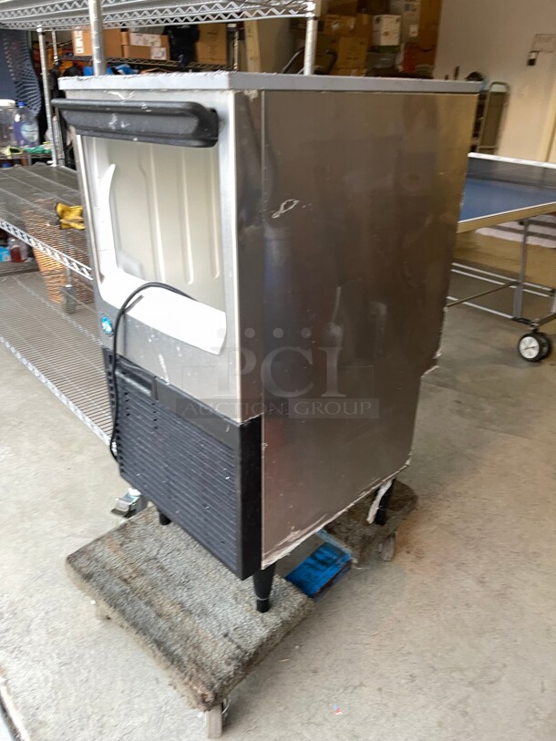 Working! Hoshizaki KM-81BAJ 17 inch Crescent Cube Undercounter Commercial Ice Maker - 78 lbs/day, Air Cooled, ADA NSF 115 Volt Tested and Working! - Image 5 of 6