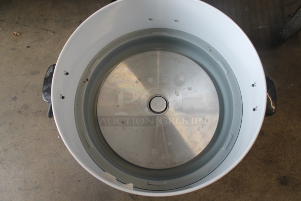 RC30 Metal Countertop Rice Cooker and Warmer. 120 Volts, 1 Phase. - Image 5 of 7