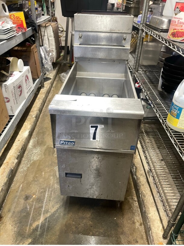 Pitco SG14-S Natural Gas 40-50 lb. Stainless Steel Commercial Floor Fryer - 110,000 BTU NSF - Image 3 of 5