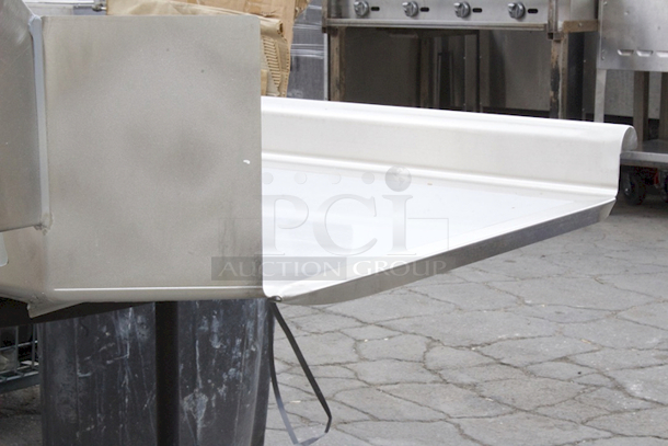 BRAND NEW SCRATCH & DENT! Regency 16 Gauge 4' Clean Dish Table - Image 5 of 8