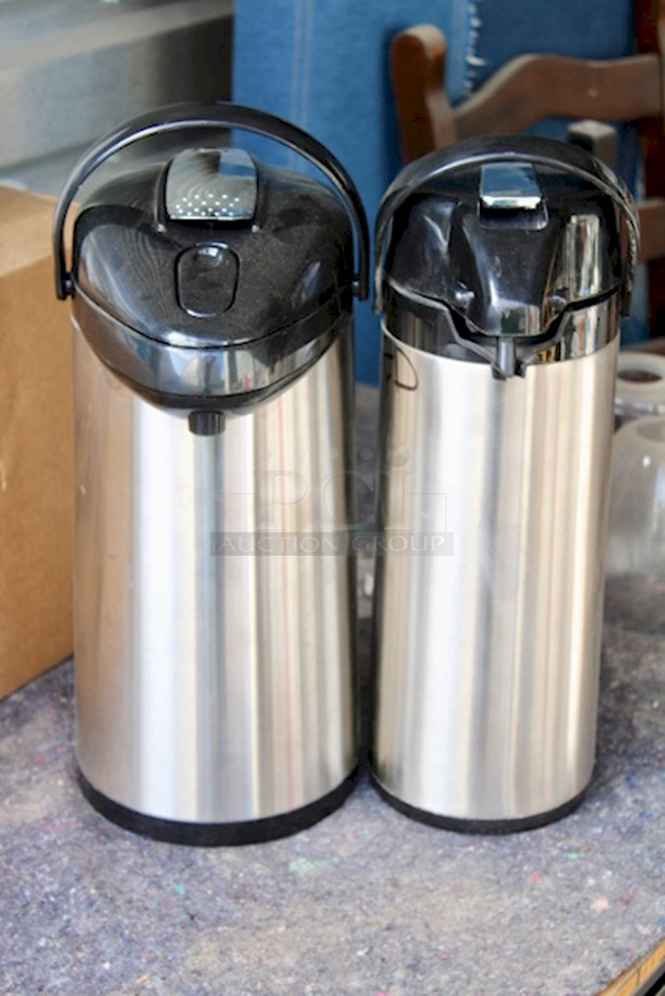 Service Ideas SSA300 & Winco APSK-730 3 Liter Lever Action Airpot, Stainless Steel Liner. Top Of The Winco Is Damaged.