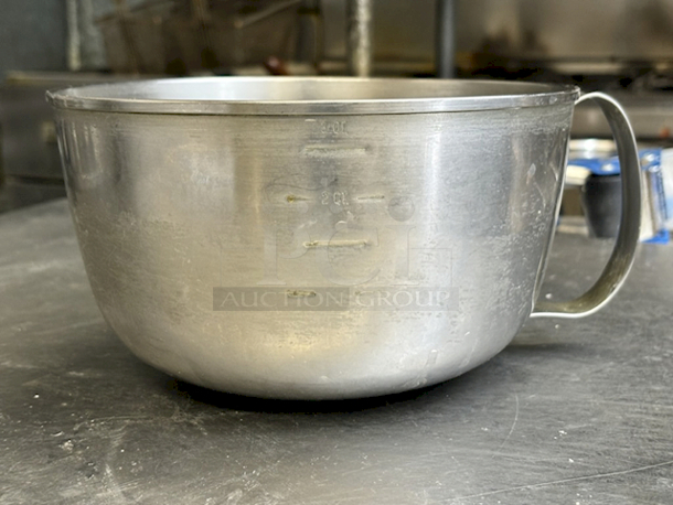 Graduated 3 Quart Measuring Bowl, Metal. - Image 1 of 4