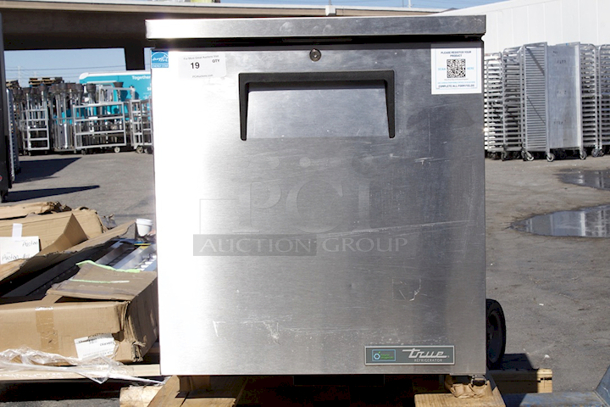 BRAND NEW SCRATCH & DENT! True TUC-27-ADA-HC 27 5/8" ADA Height Undercounter Refrigerator - TESTED TO 39 Degrees.  - Image 2 of 10