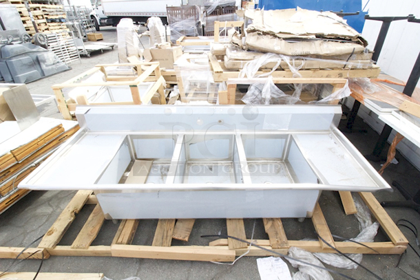 BRAND NEW SCRATCH & DENT! Regency Spec Line 100" 14 Gauge Stainless Steel Three Compartment Commercial Sink with 2 Drainboards - 20" x 28" x 14" Bowls - Sink Only - Image 3 of 3