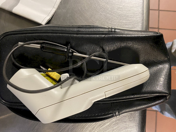 BEAUTIFUL! Cooper Atkins 413IR Infrared Thermometer w/ Thermocouple Jack, Needle Probe & Soft Carry Case.

Tested. Works Perfect. Includes Owners Manual. 
 - Image 1 of 4