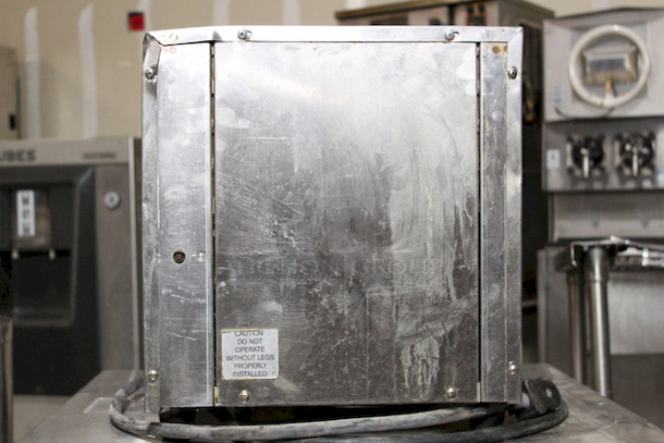 AWESOME! Star Manufacturing RCS-2-1200B BAGEL FAST CONVEYOR TOASTER. 208v, 60hz, 15.4a Tested, In Working Order. 14-1/2x22-3/8x15-5/8 Button on Bottom is Worn Out.  - Image 5 of 6