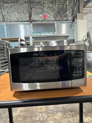 Brand New Scratch & dent Insignia™ - 0.9 Cu. Ft. Compact Microwave - Stainless Steel