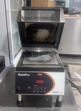 Nemco 6900-208-C1 Single Commercial Panini Press w/ Aluminum Grooved Plates, 208v/1ph
