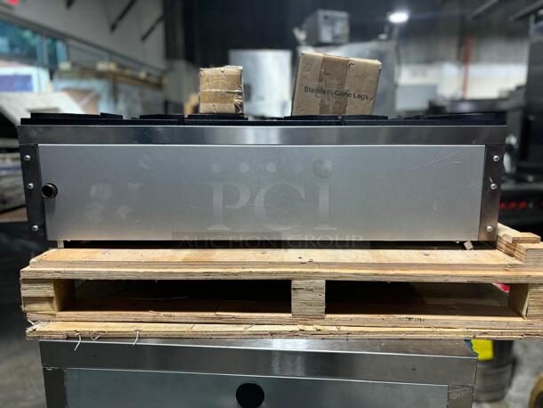 Dukers DCHPA36 36" Countertop Gas Hotplate with (6) Burners, Manual Controls, 168.000 BTU
 - Image 5 of 6