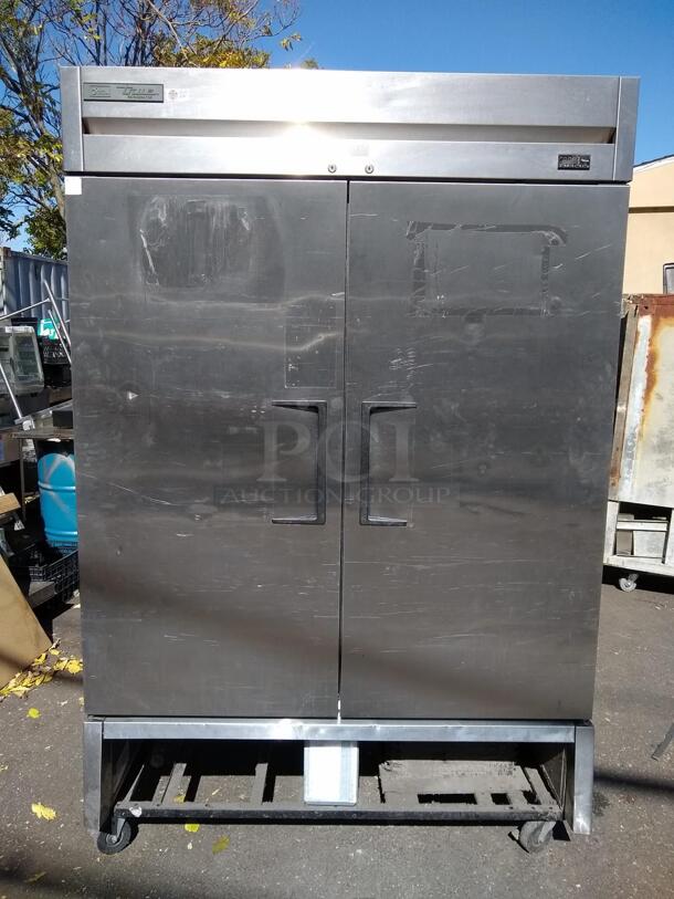 True T-49-HC 54" Two Section Reach In Refrigerator, (2) Right Hinge Solid Doors, 115v
 - Image 5 of 5