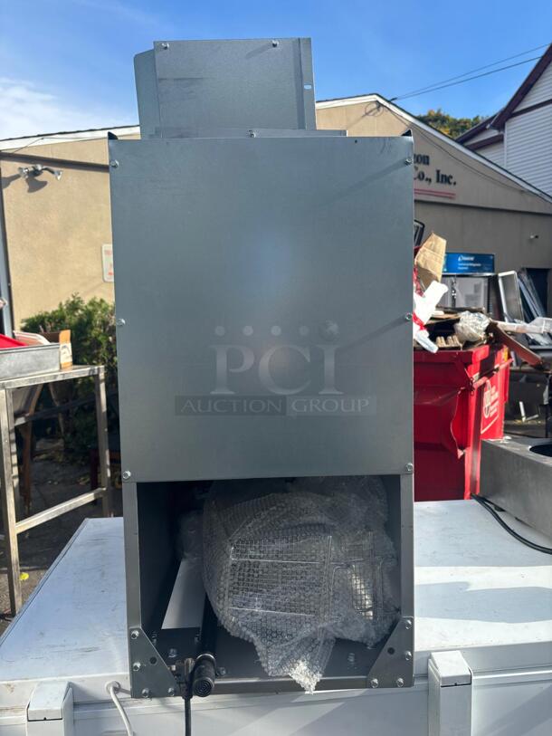 STAINLESS STEEL Dukers Deep Fryer DCF3-LPG
 - Image 2 of 5