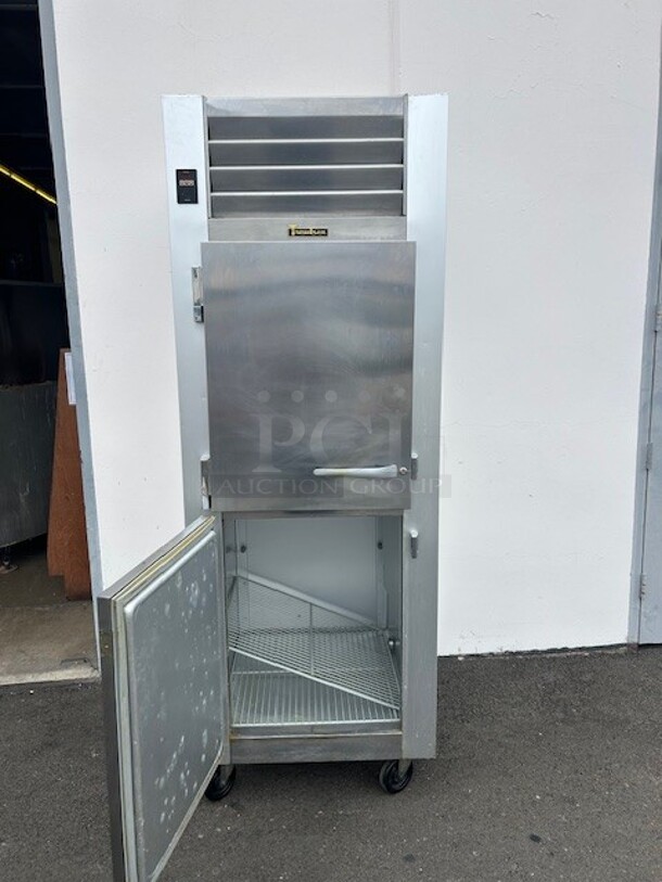 Late Model Traulsen G12001 Half Door Reach In Freezer - Left Hinged Doors 115 Volt Working - Image 6 of 9