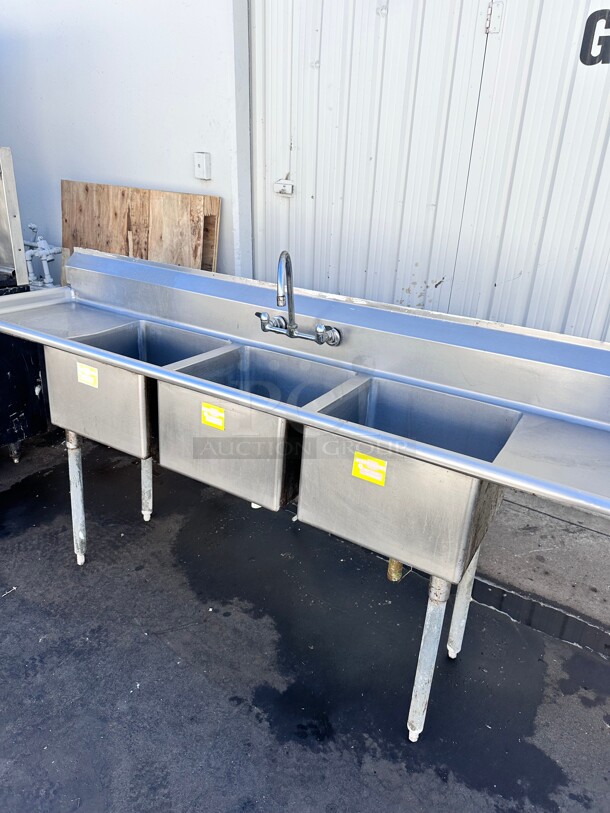 Commercial Stainless Steel Three Compartment Sink 
91x23x42 - Image 2 of 7