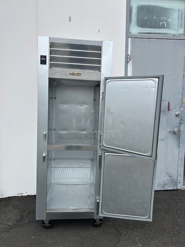 Late Model Traulsen G12000 Half Door Reach In Freezer - Right Hinged Doors 115 Volt Working - Image 6 of 10